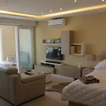 Wileg 4A Luxury Studio Apartment With Shared Swimming Pool.