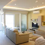 Wileg 4A Luxury Studio Apartment With Shared Swimming Pool.